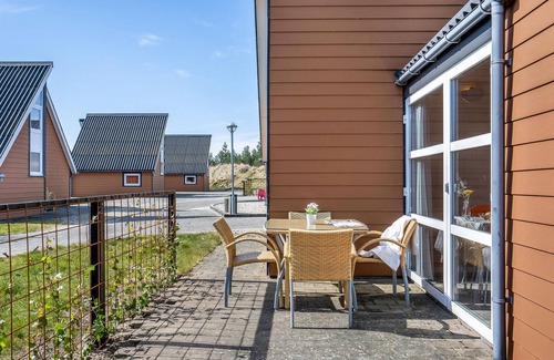 Hadsund House | Nice home in Hadsund with kitchen