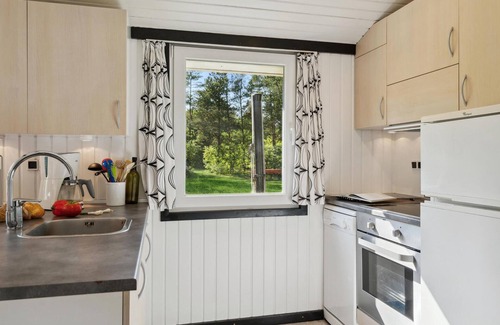 Hojslev House | Nice home in Højslev with kitchen