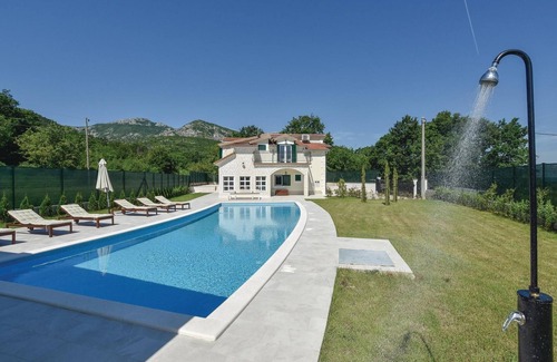 Hrvace House | Nice home in Hrvace with WiFi