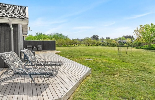 Bratten Strand House | Nice home in Jerup with WiFi