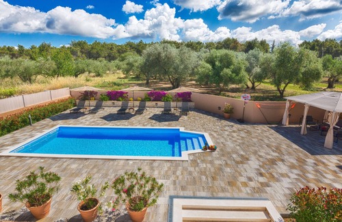 Kozino House | Nice home in Kozino with WiFi