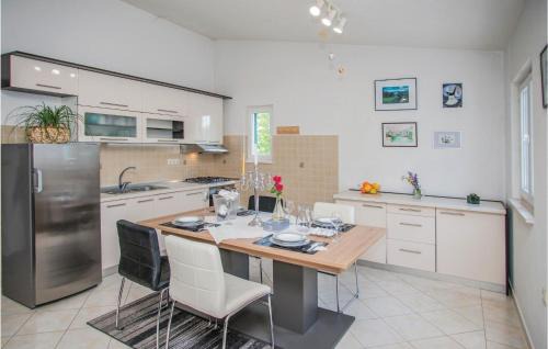 Central Dalmatia House | Nice Home In Kresevo Brdo With Kitchen