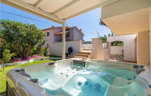 Lopar House | Nice Home In Lopar With Jacuzzi