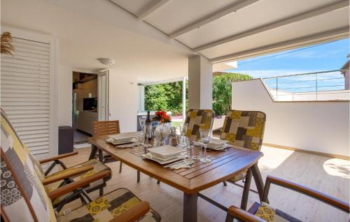 Lopar House | Nice Home In Lopar With Jacuzzi