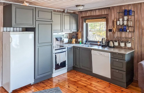 Olden House | Nice home in Lysøysundet with kitchen