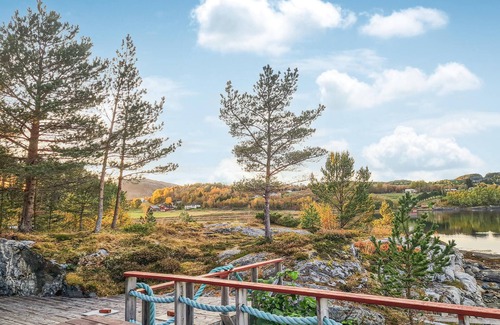 Olden House | Nice home in Lysøysundet with kitchen
