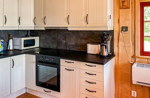Verran House | Nice home in Malm with lake view