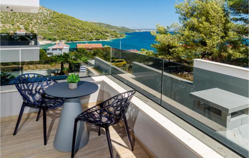 Marina House | Nice Home In Marina With Kitchen
