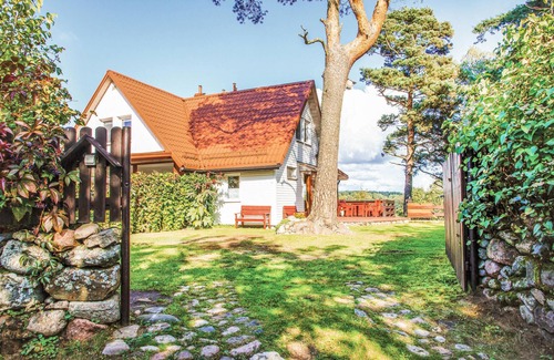 Mragowo House | Nice home in Mragowo with kitchen