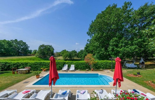 Sumber House | Nice home in Nedescina