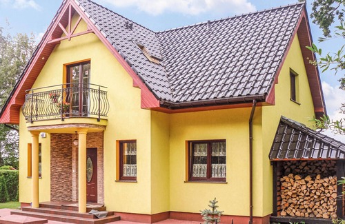 Nowe Warpno House | Nice home in Nowe Warpno with kitchen