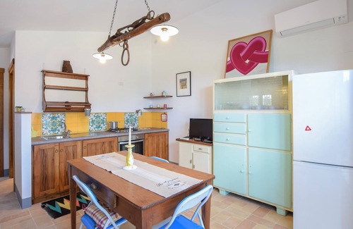 Loreto House | Nice home in Petroro with WiFi