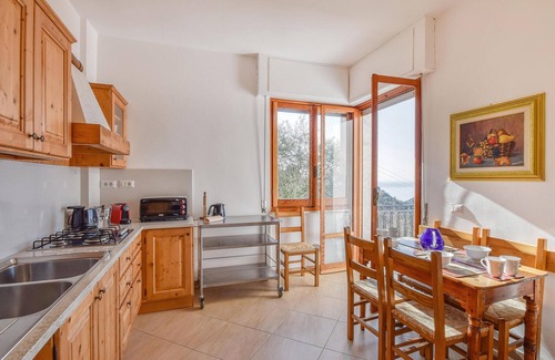 Rapallo House | Nice home in Rapallo with kitchen