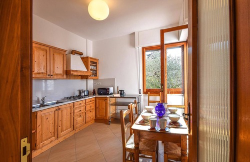 Rapallo House | Nice home in Rapallo with kitchen