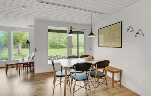 Ronbjerg House | Nice Home In Roslev With Kitchen