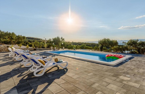 Supetar House | Nice home in Splitska-Supetar with WiFi