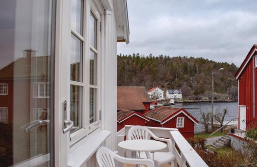 Arendal House | Nice home in Staubø with house sea view
