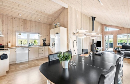 Skaven Strand House | Nice home in Tarm with sauna