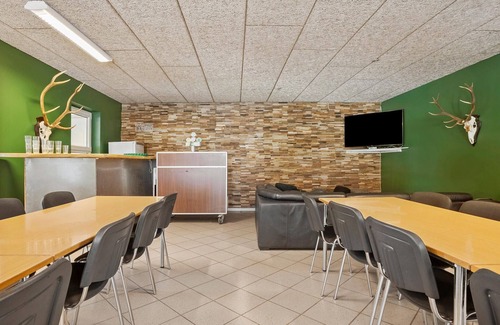 Skaven Strand House | Nice home in Tarm with WiFi