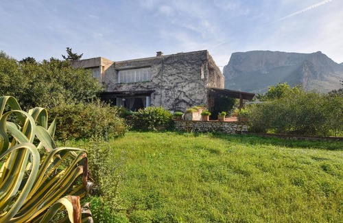 Terrasini House | Nice home in Terrasini with WiFi