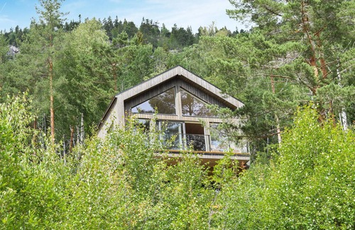 Nissedal House | Nice home in Treungen with kitchen