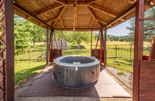 Udbina House | Nice home in Udbina with house a panoramic view