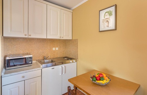 Sutomiscica House | Nice home in Ugljan with WiFi