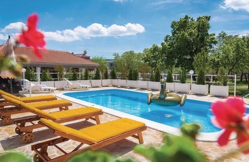 Unesic House | Nice home in Unesic with WiFi