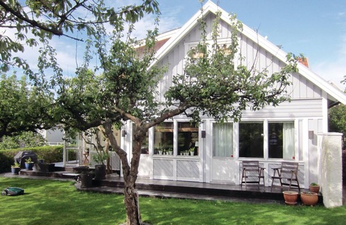 Vastra Frolunda House | Nice home in Västra Frölunda with WiFi