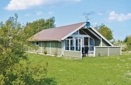 Vinderup House | Nice home in Vinderup with kitchen