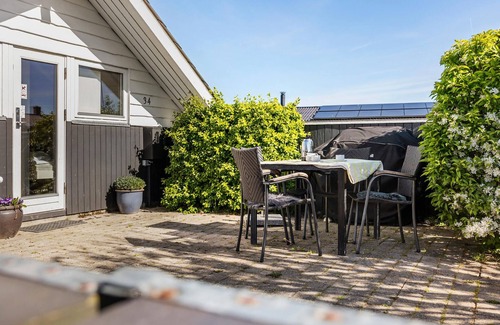 Vinderup House | Nice home in Vinderup with kitchen