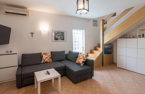 Vrsi House | Nice home in Vrsi with Wi-Fi