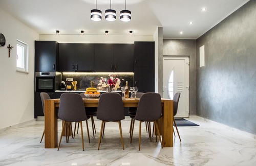 Vrsine House | Nice home in Vrsine with WiFi