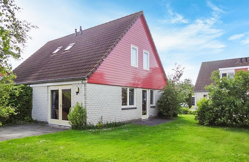 Wemeldinge House | Nice home in Wemeldinge with WiFi