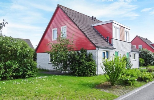 Wemeldinge House | Nice home in Wemeldinge with WiFi