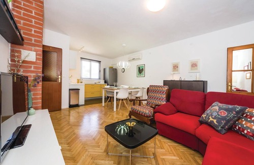 Zdrelac House | Nice home in Zdrelac with sauna