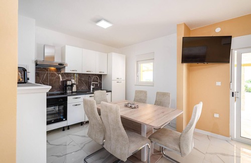Zemunik Donji House | Nice home in Zemunik Donji with WiFi