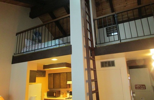 Lake Forest Condo | Nice home w/HOA pool, close to Tahoe City & beach