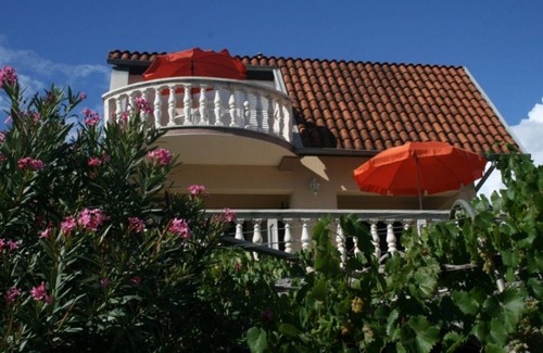 Zaboric Apartment | Nice house - quiet location - only 2 apartments - sea view - approx. 30 m to the beach