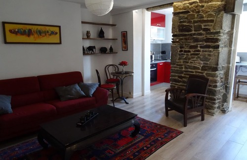 Granville Apartment | Nice little one bedroom apartment 100 m from the port