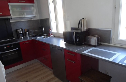 Granville Apartment | Nice little one bedroom apartment 100 m from the port