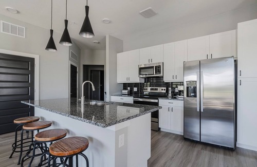McNeil Apartment | Nice Lost Plains 2BR w/Gym, Pool, W/D & A/C, by Blueground