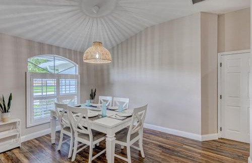 Wellington House | Nice neighborhood Pool, Office, 4 TVs, King b, BBQ
