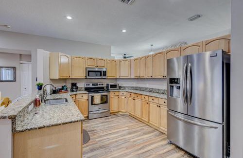 Wellington House | Nice neighborhood Pool, Office, 4 TVs, King b, BBQ