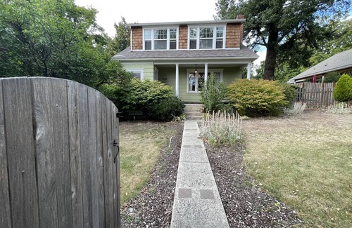 Moscow House | Nice open spaces for your party of 2-12. Old house charm.
