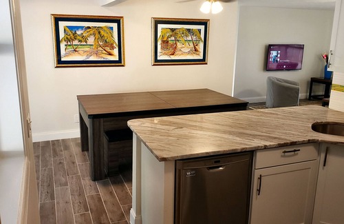 Palm Beach Gardens House | Nice! PRIVATE Suite, HeatedPool 5min to Beach, Stadum, PGA