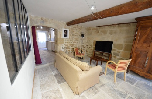 Meynes House | Nice, quiet, cool apartment for 4 people.