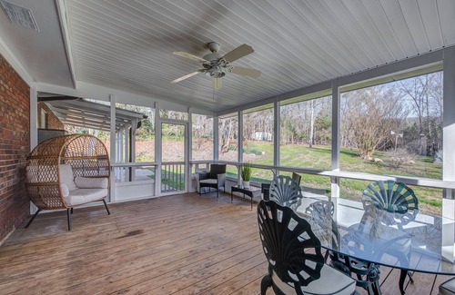 Union Mills House | Nice quiet keyless entry home just 25 min to Lake Lure & Chimney Rock with barn