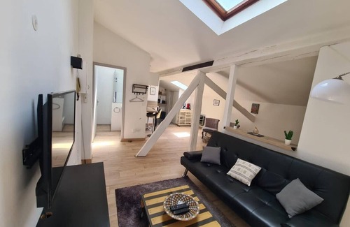 Marengo - Jolimont Apartment | Nice studio under the roof ideal for 2 in Toulouse