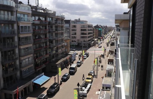 Sint-Idesbald Apartment | Nice studio with lateral sea view right at the beach
